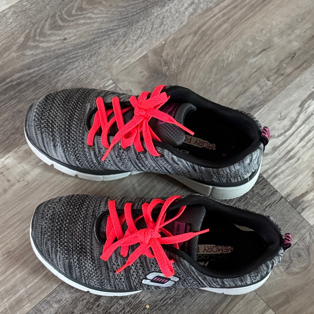 Stylish Sneakers with Pink Accents size 6.5.